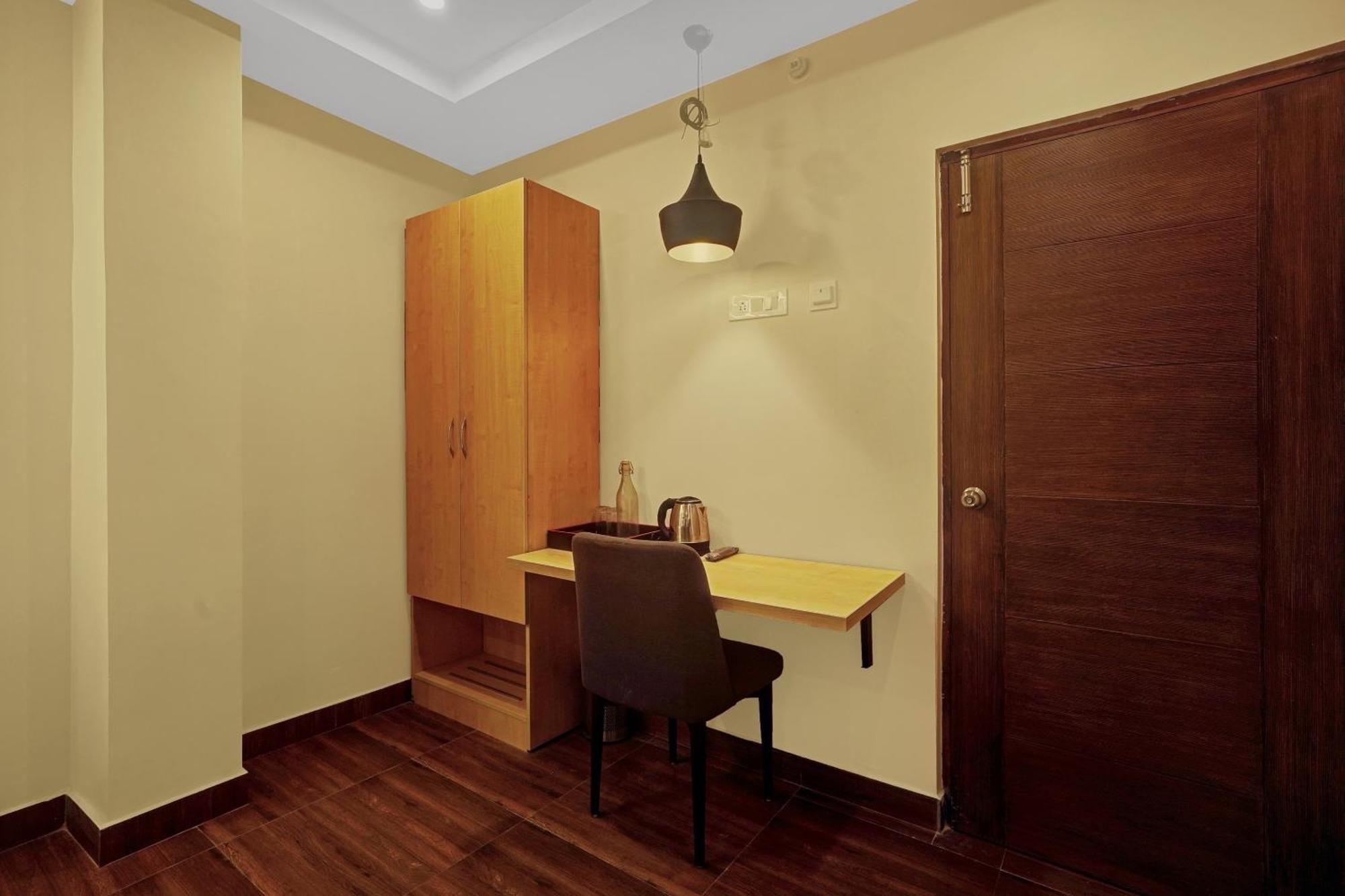 Capital O De Alphabet Kakinada Hotel Екстериор снимка