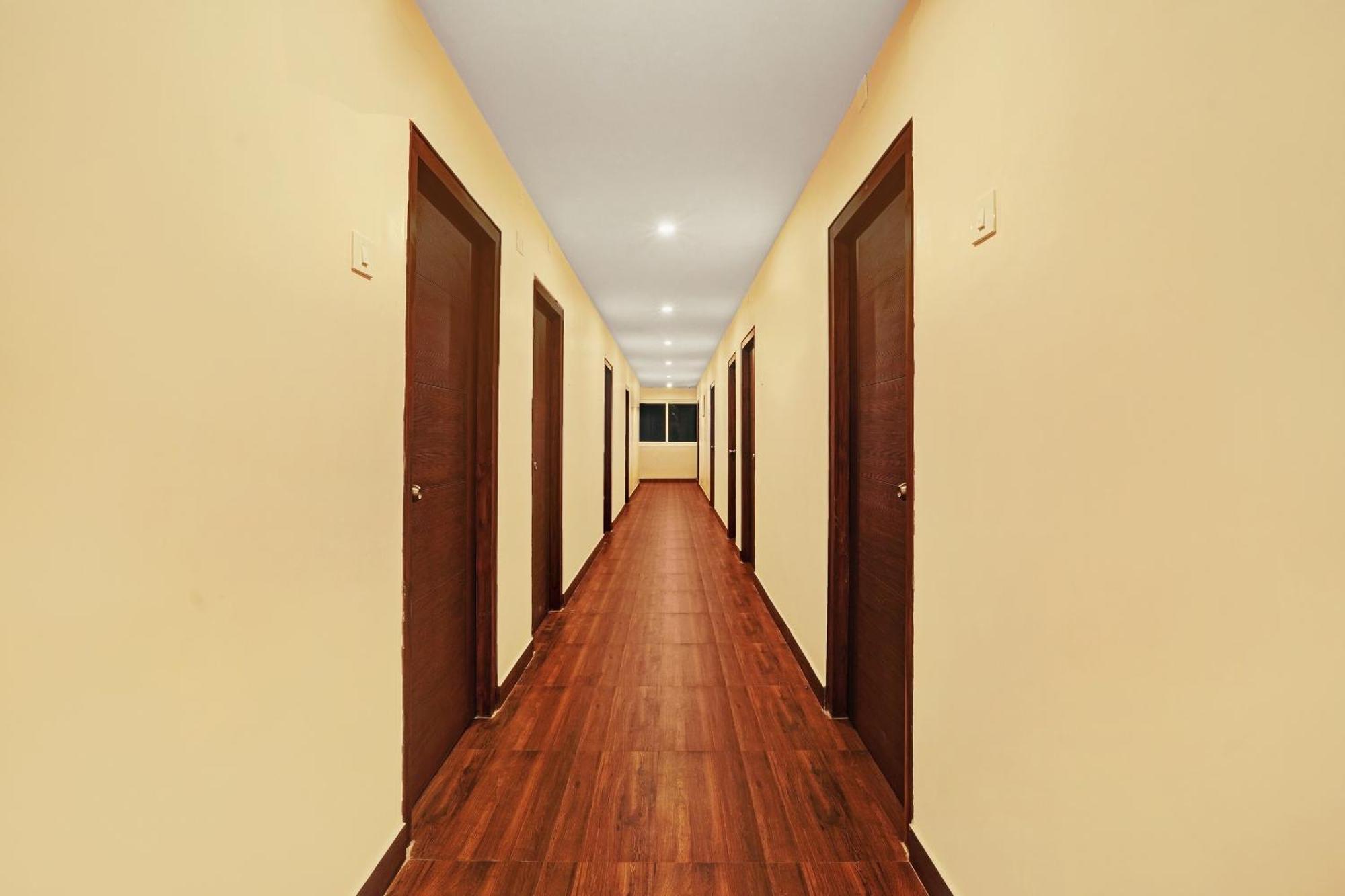 Capital O De Alphabet Kakinada Hotel Екстериор снимка
