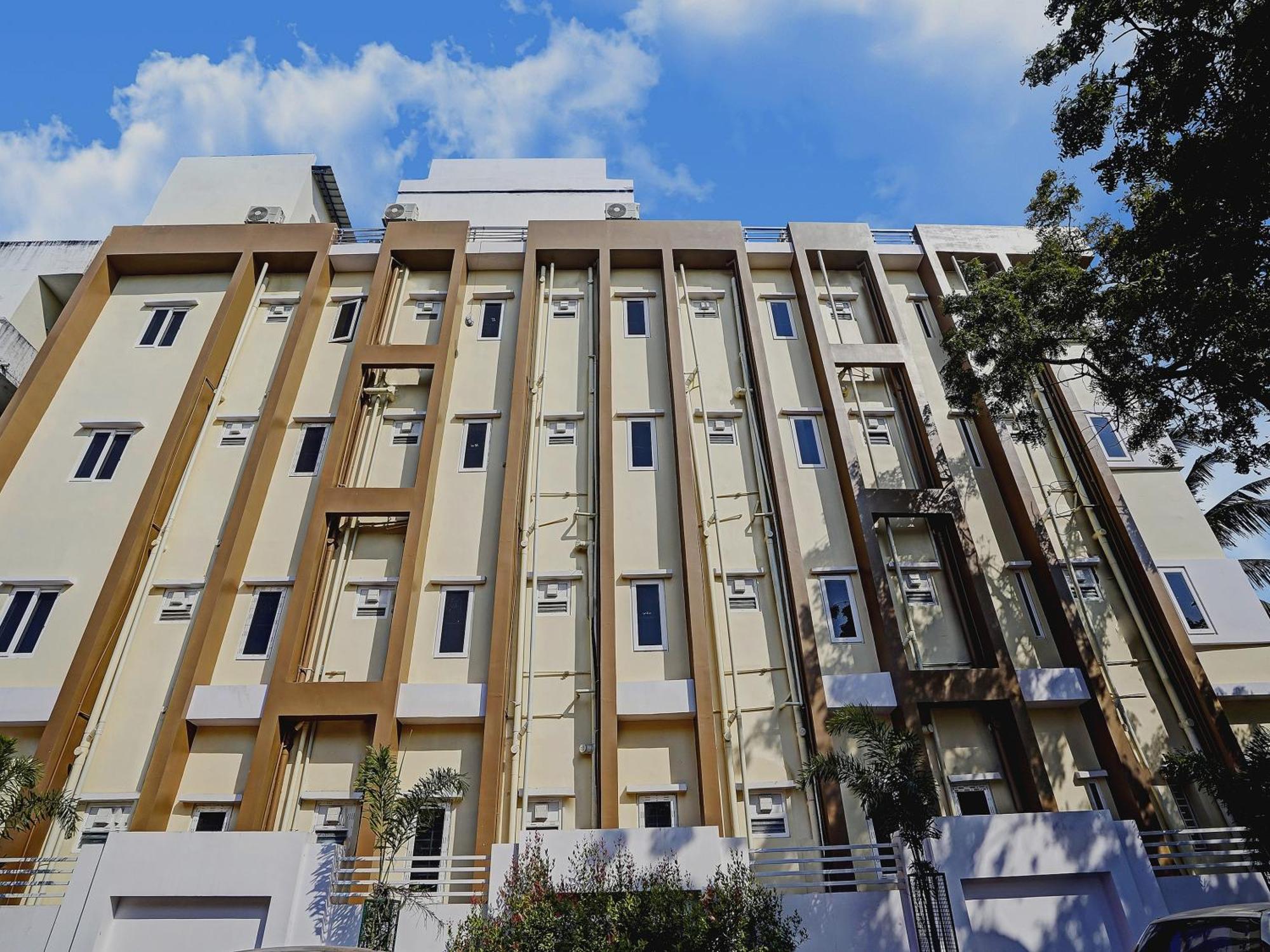 Capital O De Alphabet Kakinada Hotel Екстериор снимка